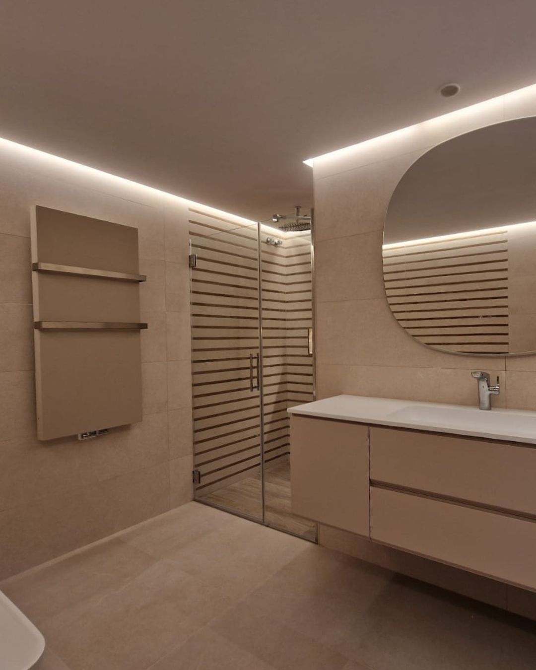 Baño Sand Bath con mueble suspendido y ducha cota cero